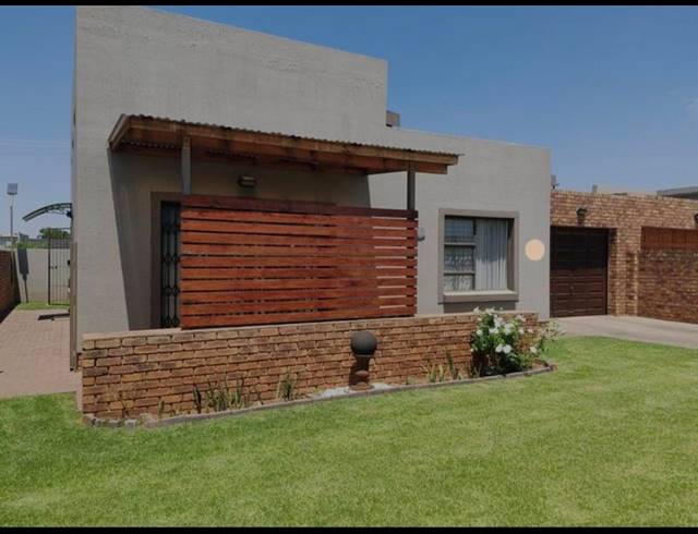 2 BEDROOM TOWNHOUSE FOR SALE IN KOOKRUS